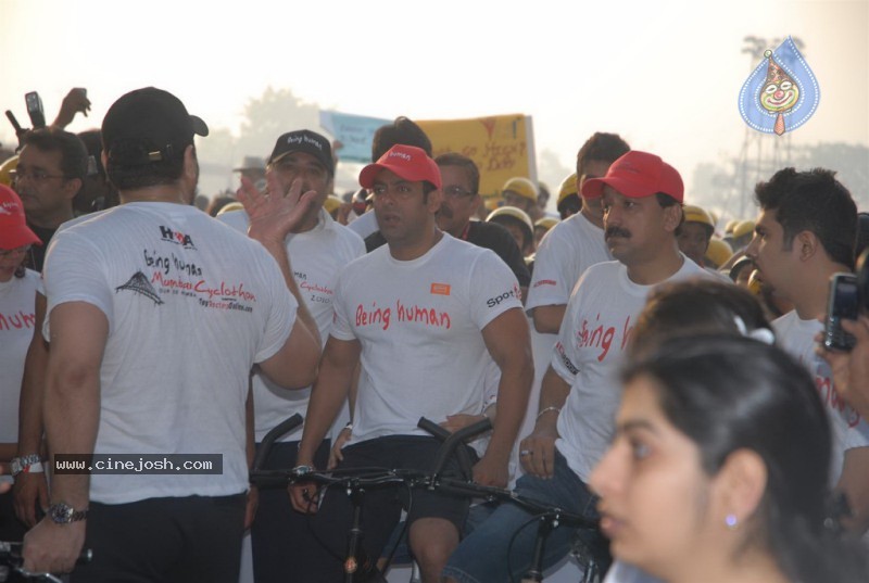 Salman Khan, Neetu Chandra at Mumbai Cyclothon - 24 / 34 photos