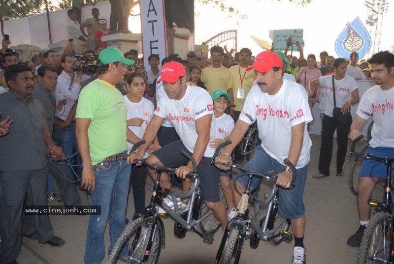 Salman Khan, Neetu Chandra at Mumbai Cyclothon - 26 / 34 photos