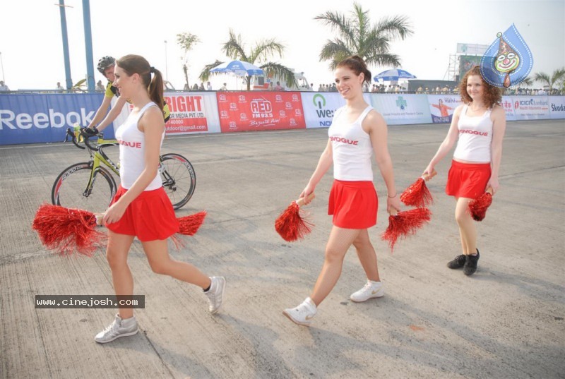 Salman Khan, Neetu Chandra at Mumbai Cyclothon - 27 / 34 photos