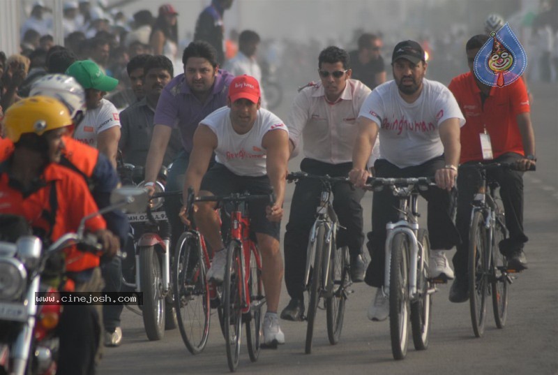 Salman Khan, Neetu Chandra at Mumbai Cyclothon - 28 / 34 photos