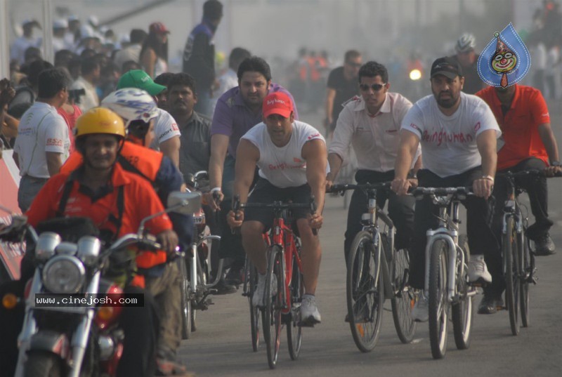 Salman Khan, Neetu Chandra at Mumbai Cyclothon - 31 / 34 photos