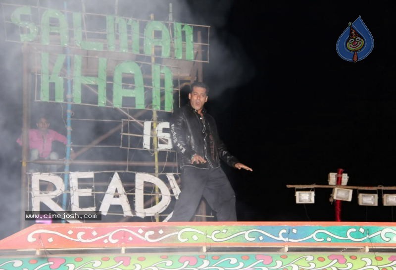 Salman Khan Ready Movie Music Launch - 16 / 105 photos