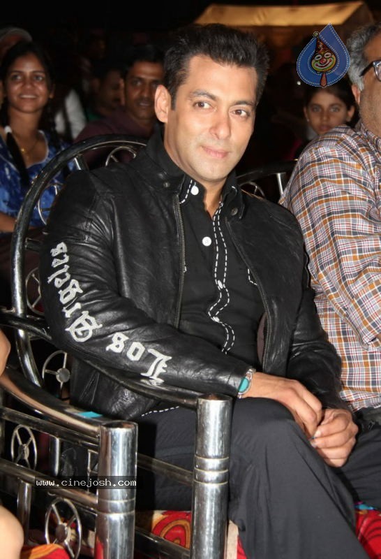 Salman Khan Ready Movie Music Launch - 19 / 105 photos
