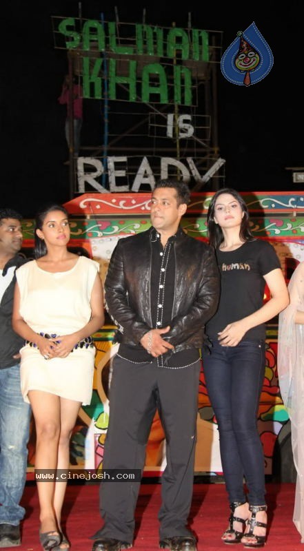 Salman Khan Ready Movie Music Launch - 28 / 105 photos