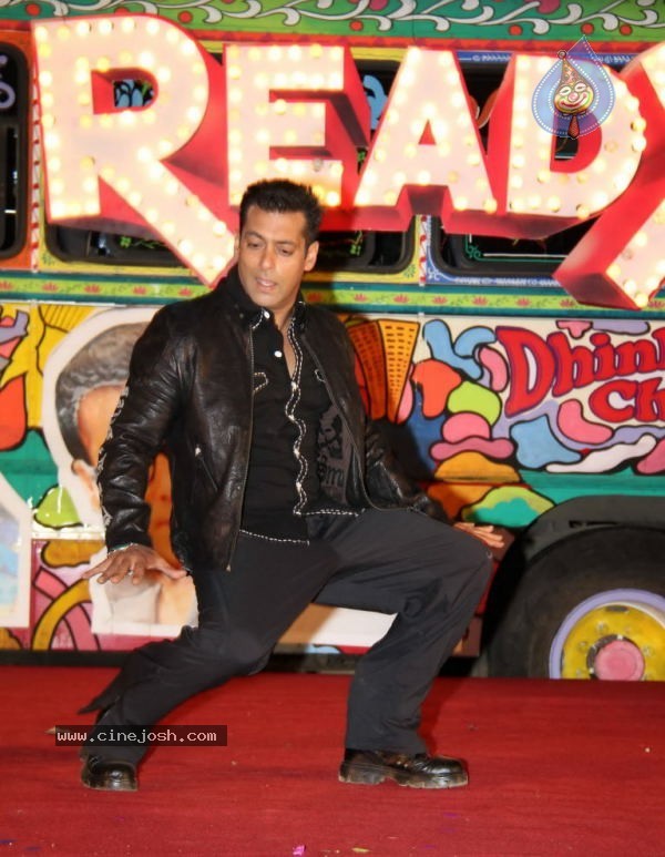 Salman Khan Ready Movie Music Launch - 64 / 105 photos