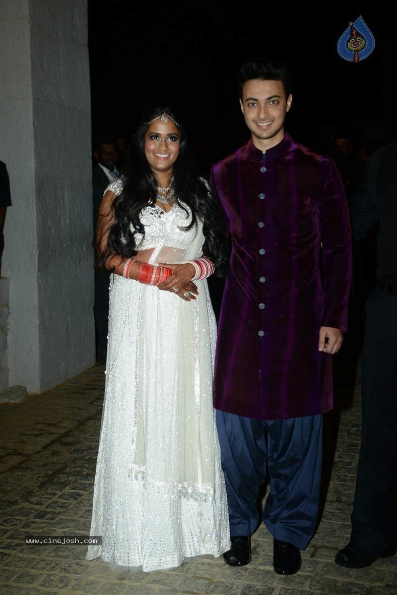 Salman Khan Sister Arpita Wedding Photos - 5 / 12 photos