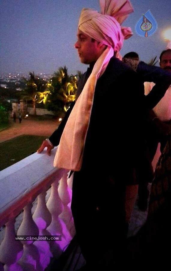 Salman Khan Sister Arpita Wedding Photos - 6 / 12 photos
