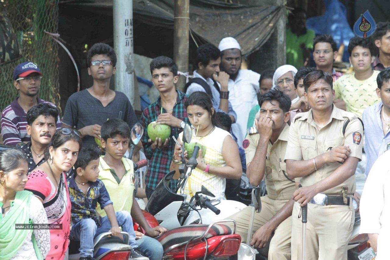 Salman Khan Snapped at His House - 51 / 73 photos