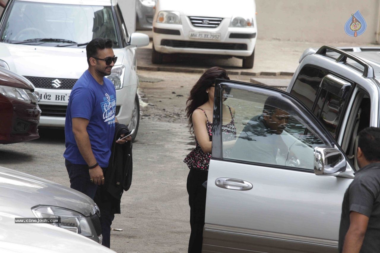 Salman Khan Snapped at His House - 59 / 73 photos