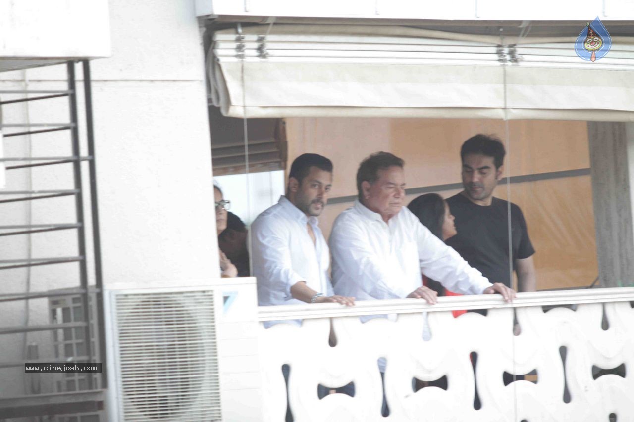 Salman Khan Snapped at His House - 61 / 73 photos