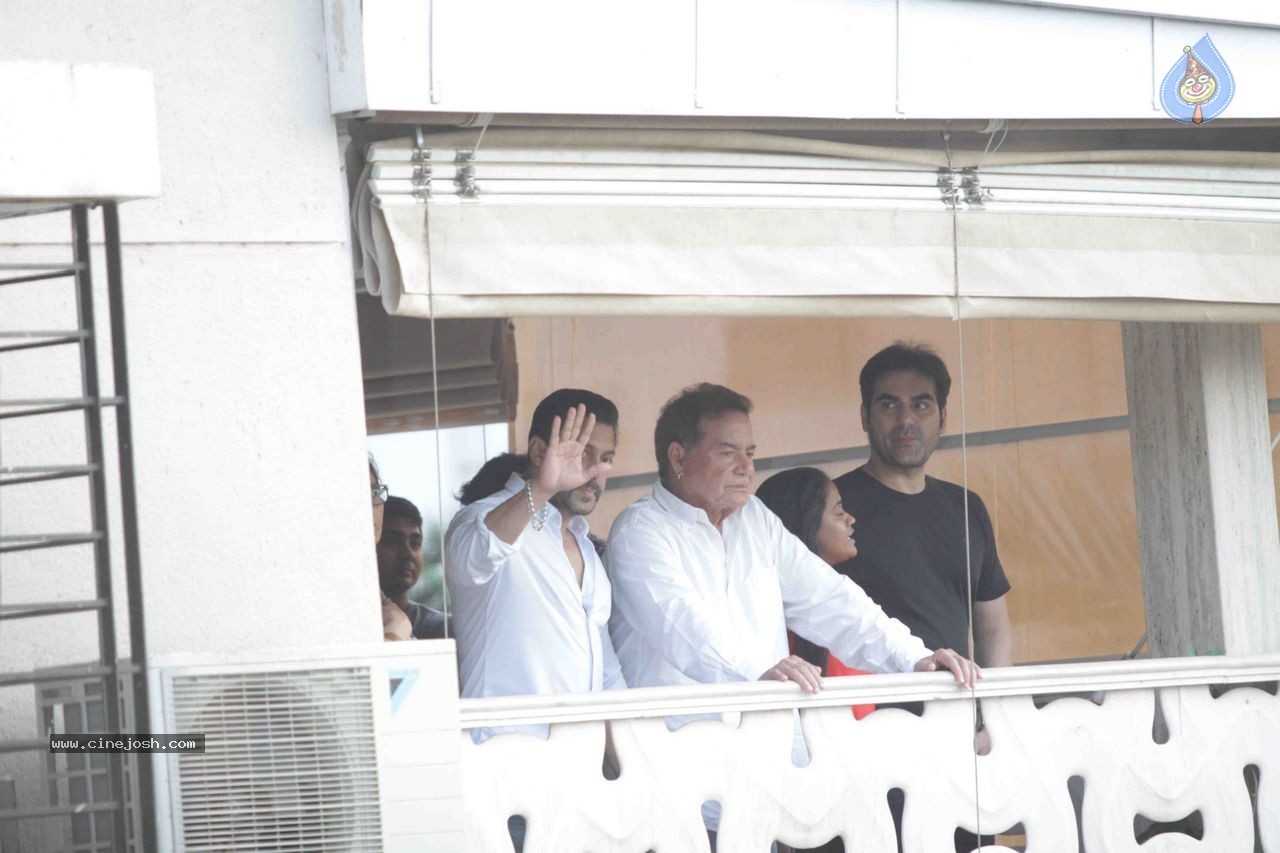 Salman Khan Snapped at His House - 68 / 73 photos
