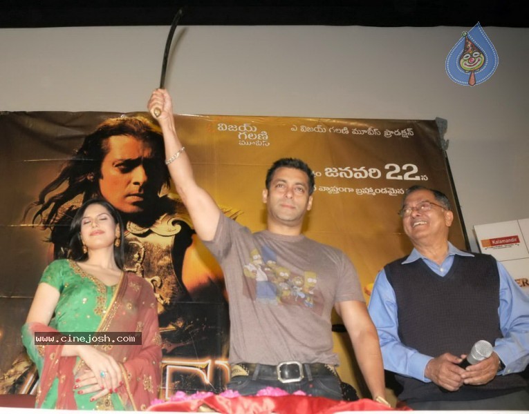 Salman Khan,Zarine Khan At Prasad's Multiplex In Hyderabad - 1 / 44 photos