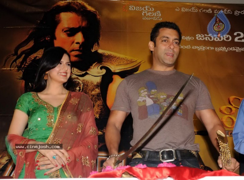 Salman Khan,Zarine Khan At Prasad's Multiplex In Hyderabad - 12 / 44 photos