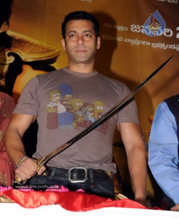 Salman Khan,Zarine Khan At Prasad's Multiplex In Hyderabad - 15 / 44 photos