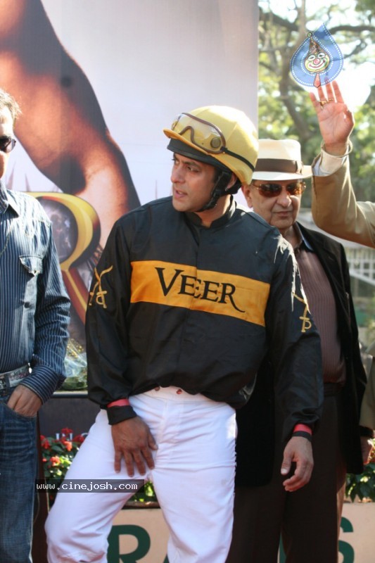 Salman Khan,Zarine Khan At Veer Exhibition Race - 10 / 43 photos