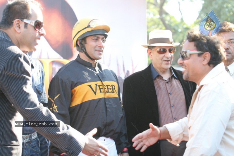 Salman Khan,Zarine Khan At Veer Exhibition Race - 13 / 43 photos