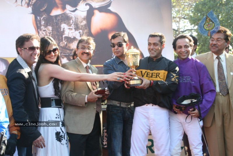 Salman Khan,Zarine Khan At Veer Exhibition Race - 14 / 43 photos