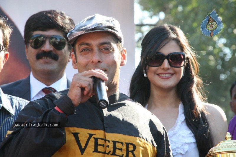 Salman Khan,Zarine Khan At Veer Exhibition Race - 17 / 43 photos