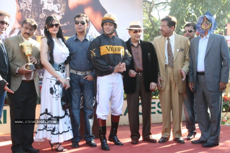 Salman Khan,Zarine Khan At Veer Exhibition Race - 20 / 43 photos