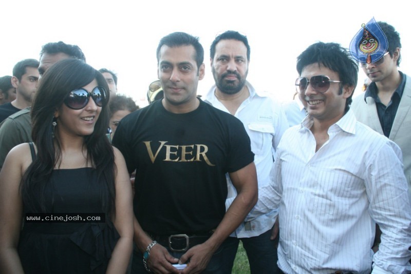 Salman Khan,Zarine Khan At Veer Exhibition Race - 21 / 43 photos