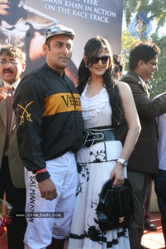 Salman Khan,Zarine Khan At Veer Exhibition Race - 25 / 43 photos