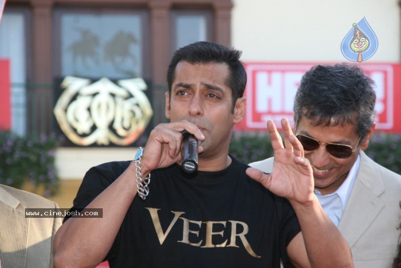Salman Khan,Zarine Khan At Veer Exhibition Race - 42 / 43 photos