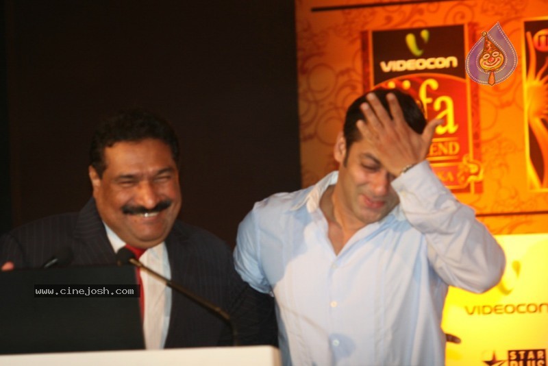 Salman, Lara Dutta, Ritesh at IIFA 2010 Press Meet - 5 / 40 photos