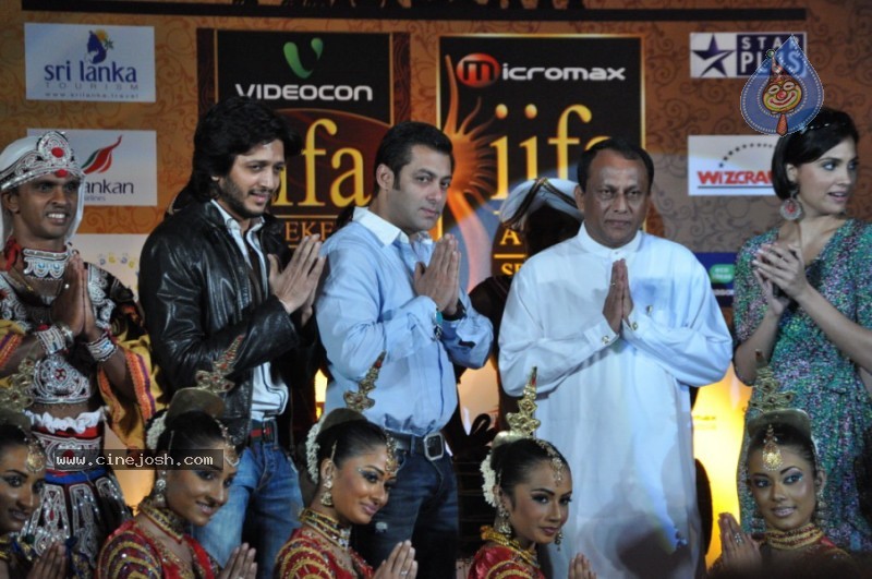 Salman, Lara Dutta, Ritesh at IIFA 2010 Press Meet - 13 / 40 photos