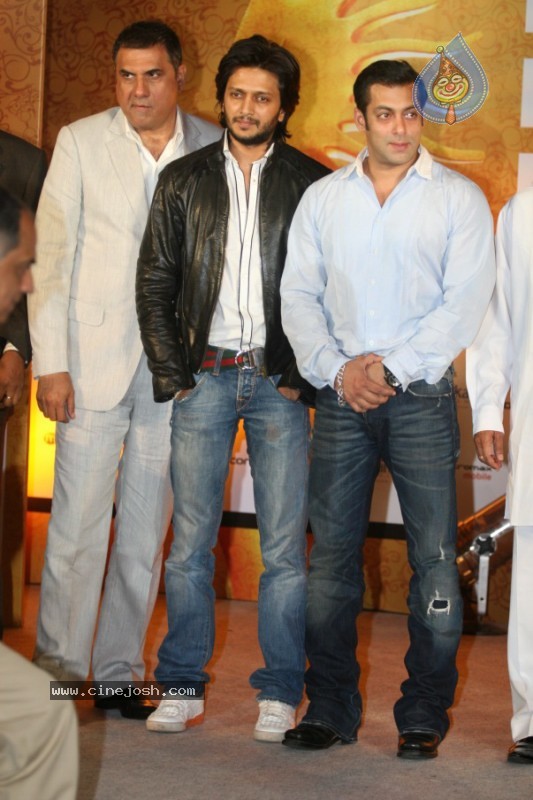 Salman, Lara Dutta, Ritesh at IIFA 2010 Press Meet - 14 / 40 photos