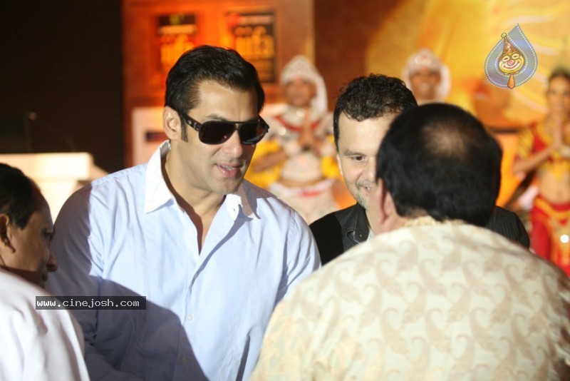 Salman, Lara Dutta, Ritesh at IIFA 2010 Press Meet - 15 / 40 photos