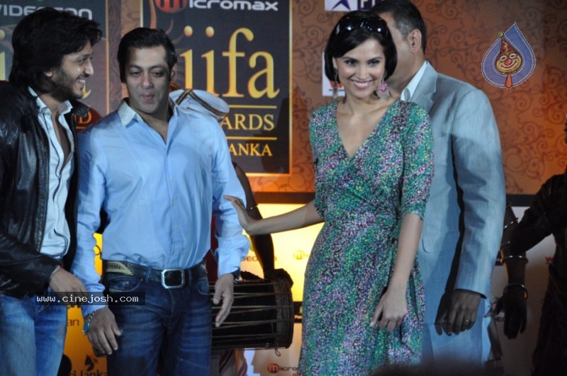 Salman, Lara Dutta, Ritesh at IIFA 2010 Press Meet - 18 / 40 photos