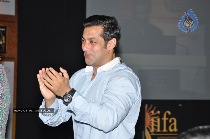 Salman, Lara Dutta, Ritesh at IIFA 2010 Press Meet - 19 / 40 photos