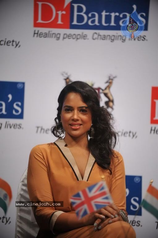 Sameera Reddy at Akshay Batras Event - 11 / 33 photos