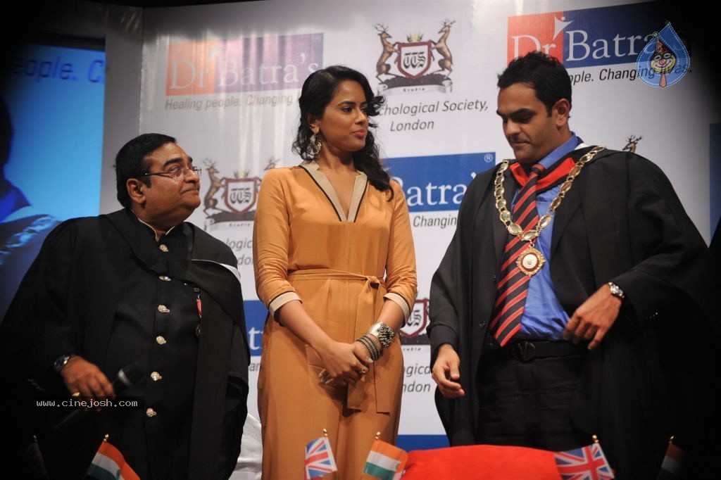 Sameera Reddy at Akshay Batras Event - 16 / 33 photos