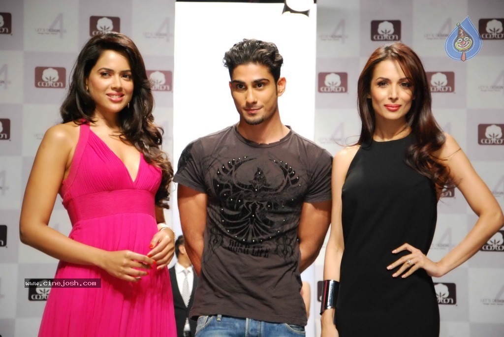 Sameera Reddy at Design Season 4 Grand Finale Photos - 57 / 84 photos
