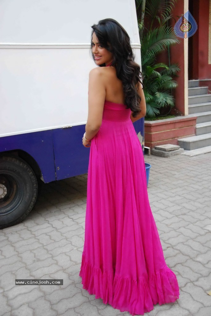 Sameera Reddy at Design Season 4 Grand Finale Photos - 70 / 84 photos