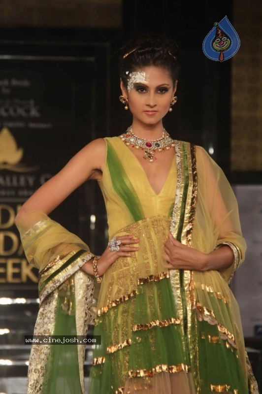 Sameera Reddy Walks the Ramp at AVIBW Day 4 Show - 7 / 62 photos