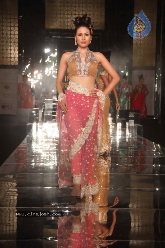 Sameera Reddy Walks the Ramp at AVIBW Day 4 Show - 47 / 62 photos