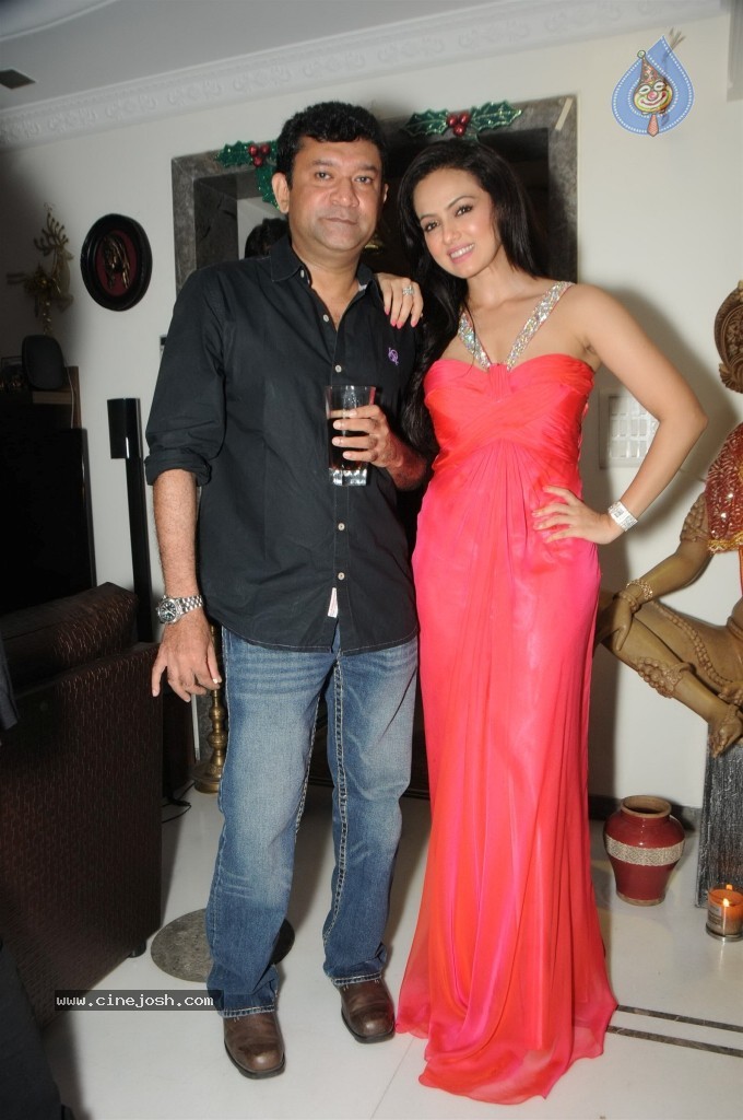 Sana Khan Bday Celebrations - 23 / 73 photos