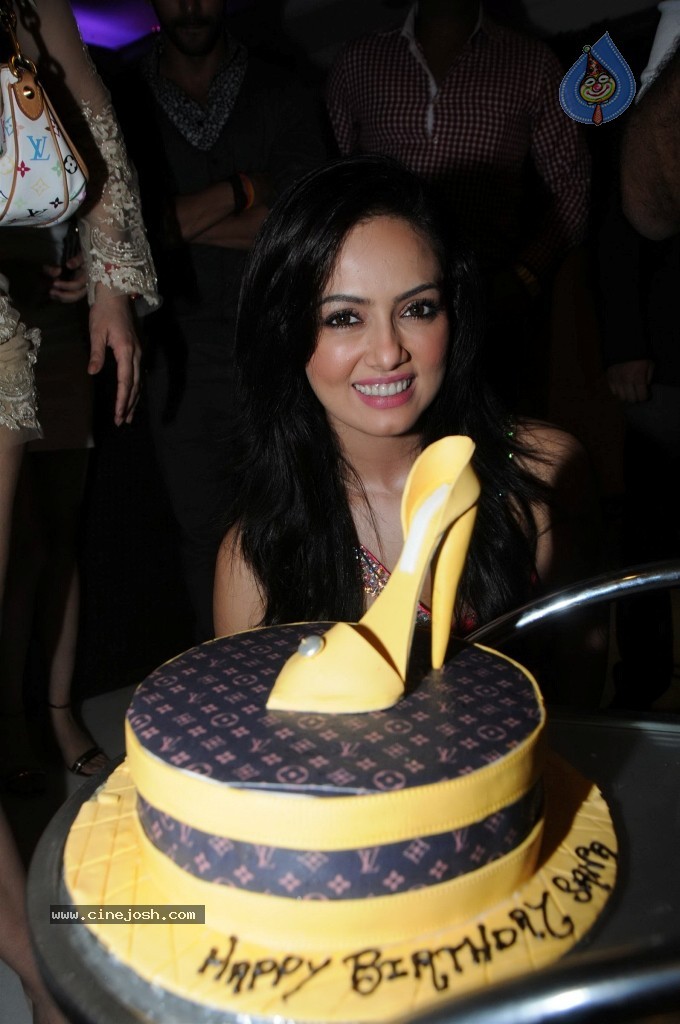 Sana Khan Bday Celebrations - 38 / 73 photos