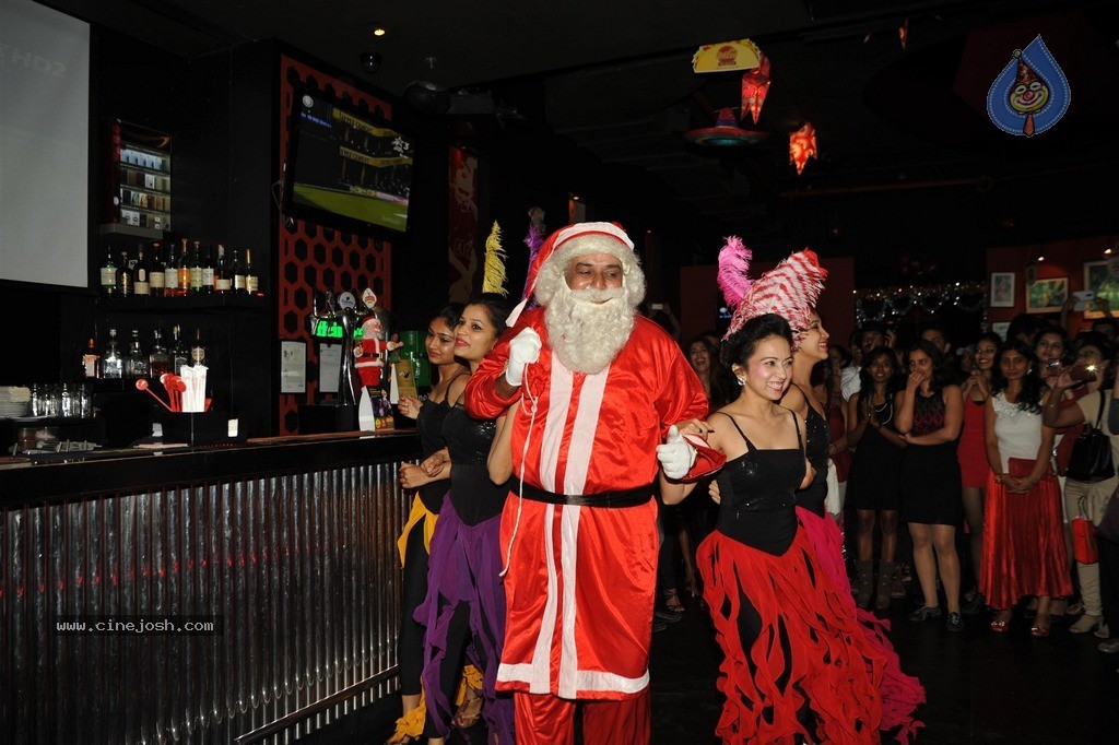 Sandip and Jesse Hosted Christmas Party - 31 / 105 photos