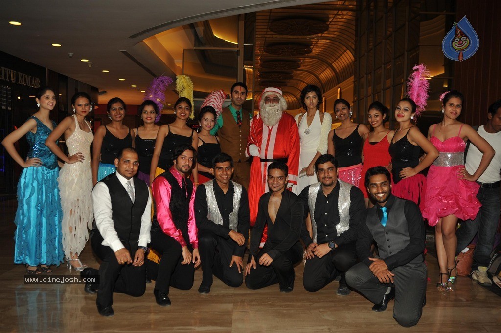 Sandip and Jesse Hosted Christmas Party - 32 / 105 photos