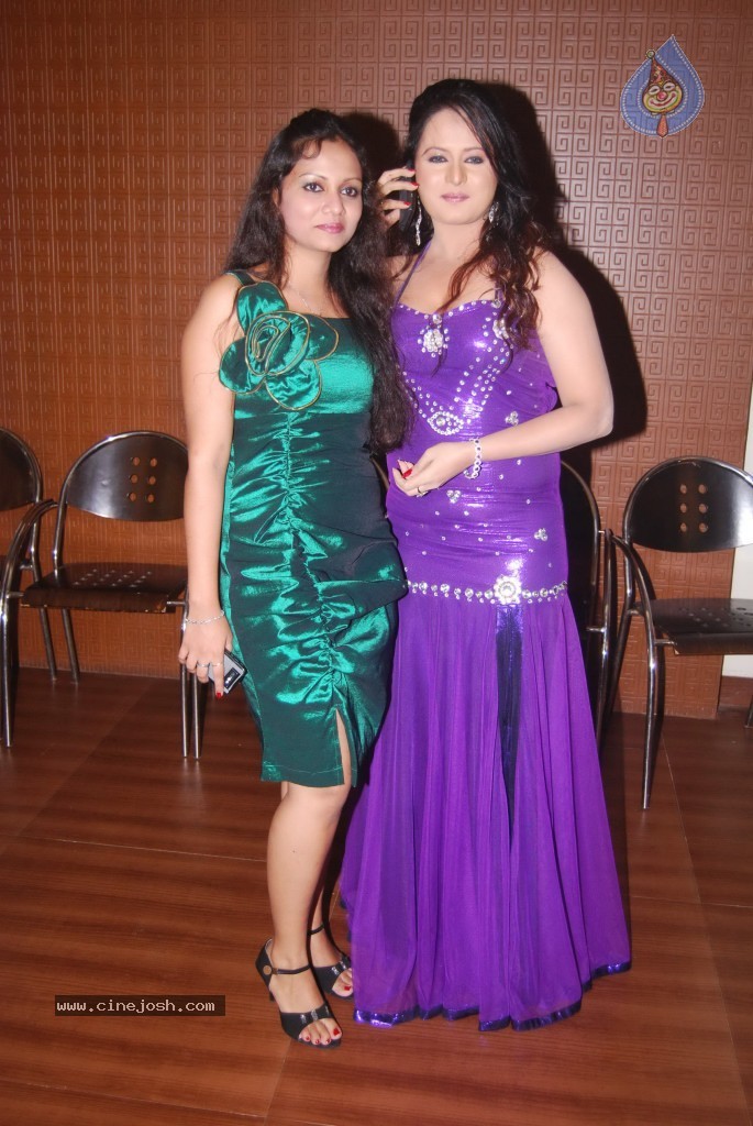 Sangeeta Tiwari Birthday Bash - 15 / 56 photos