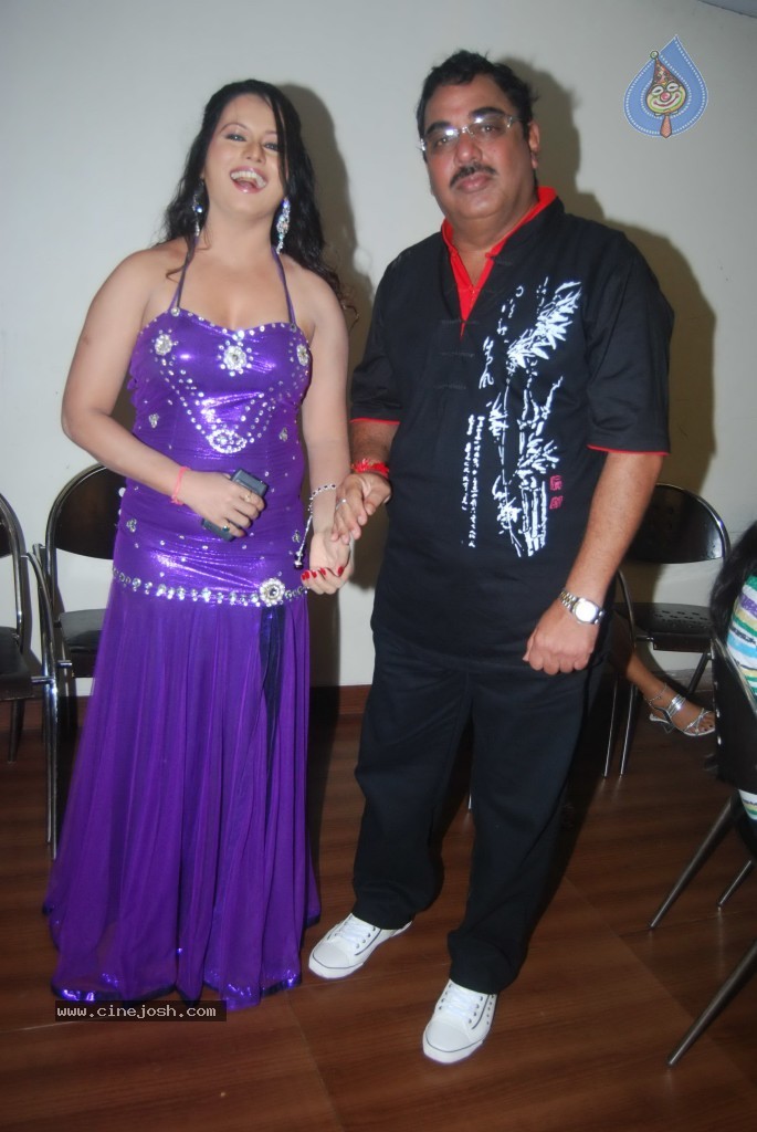Sangeeta Tiwari Birthday Bash - 28 / 56 photos