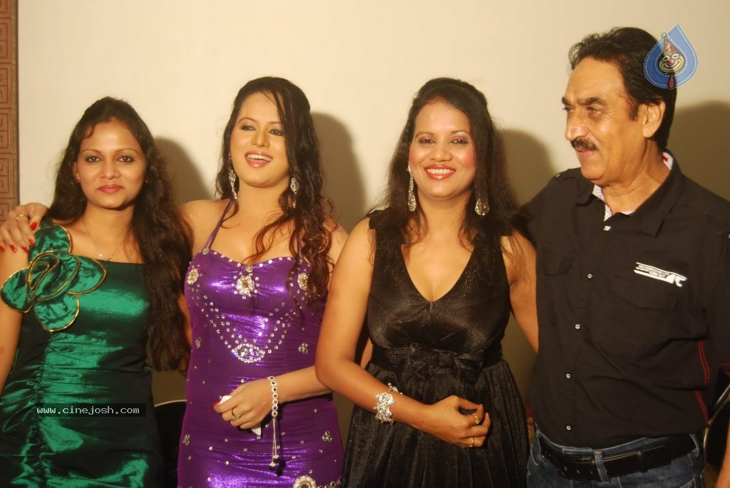 Sangeeta Tiwari Birthday Bash - 44 / 56 photos