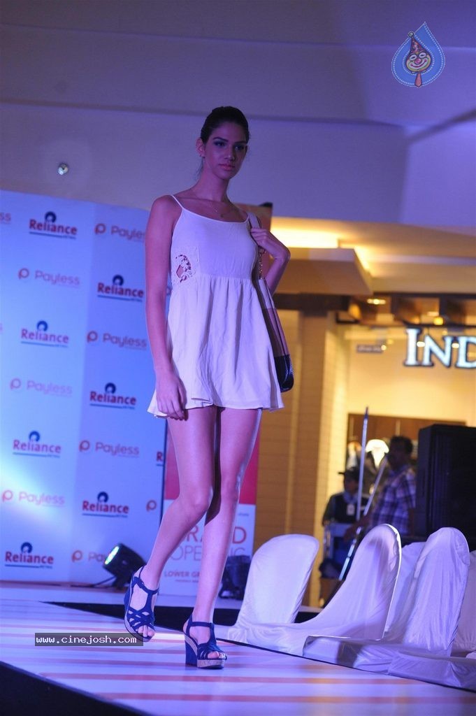 Sania Mirza at Payless ShoeSource Store Launch - 59 / 76 photos