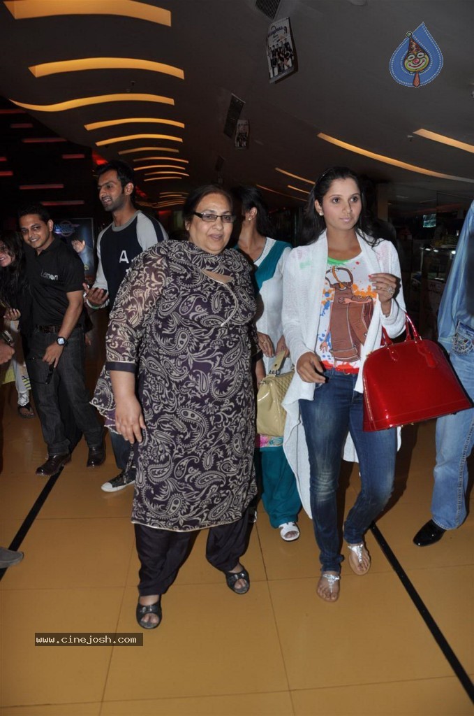 Sania with Shoaib at Cinemax - 1 / 13 photos