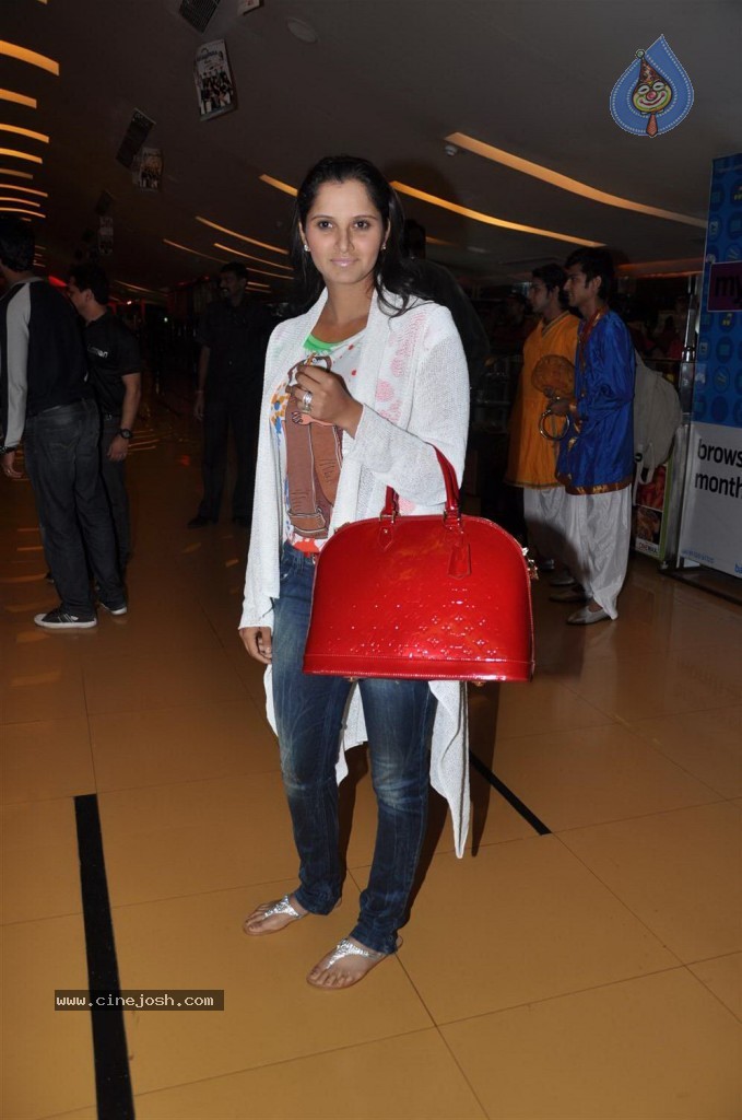 Sania with Shoaib at Cinemax - 7 / 13 photos