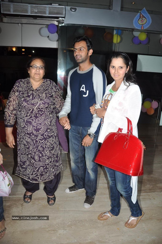 Sania with Shoaib at Cinemax - 13 / 13 photos