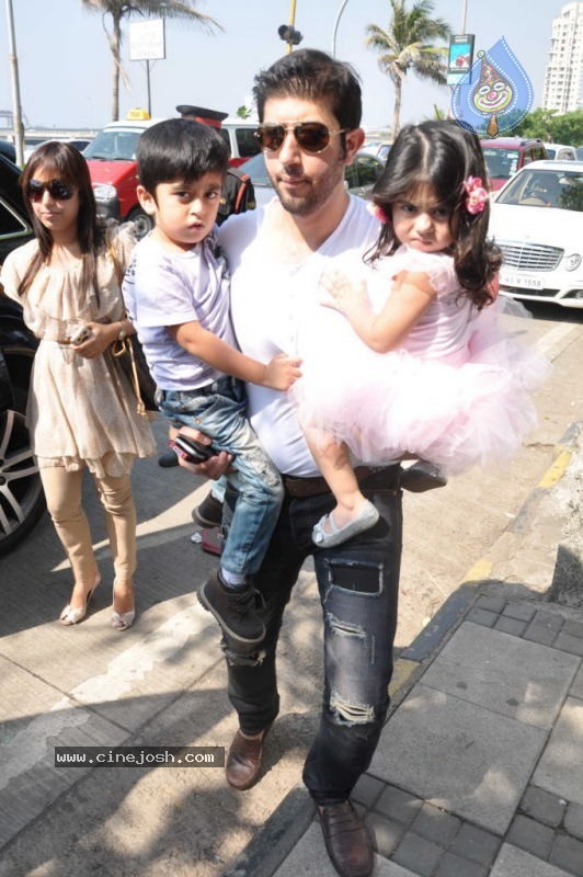 Sanjay Dutt Kids Birthday Party - 10 / 30 photos